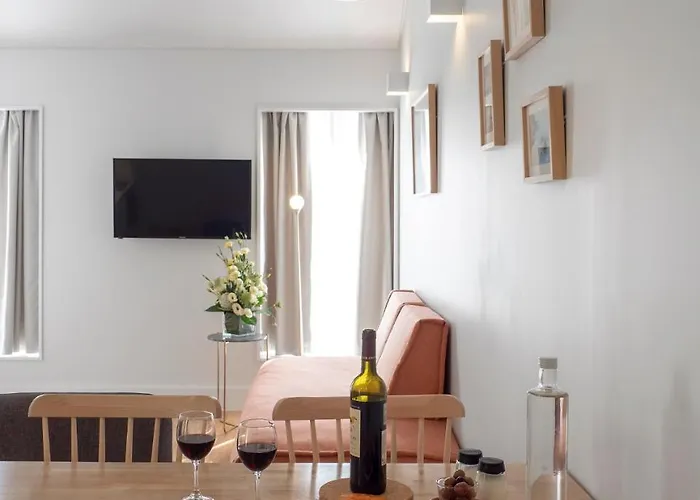 Serviced - Benformoso Апартаменти *